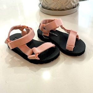 Girls pink strap sandals size 6